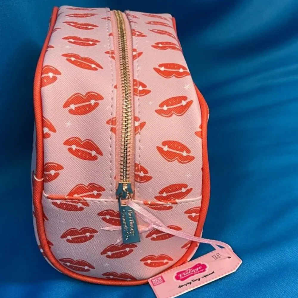 NWT ~ THE VINTAGE COSMETIC CO PINK RED LIP COSMETIC MAKE - UP TRAVEL BAG / CASE